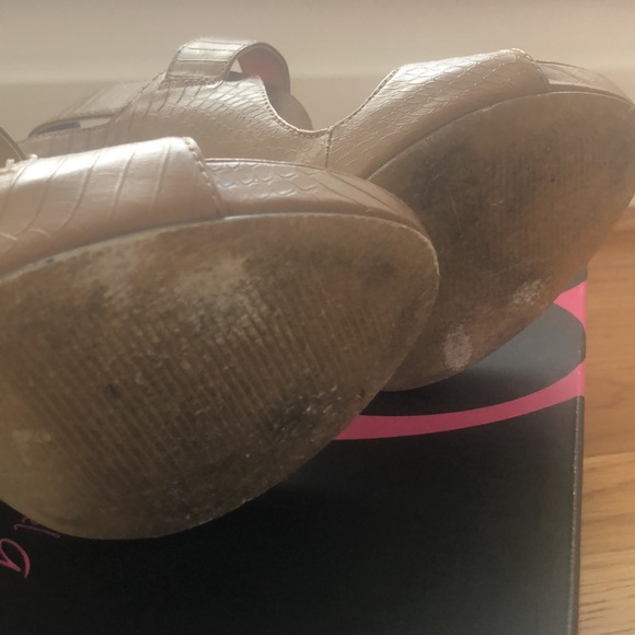 Strappy heels - Picture 6 of 11